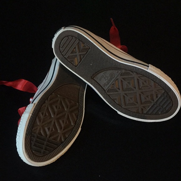 Converse - Picture 2 of 3